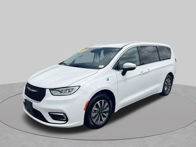 2023 Chrysler Pacifica Hybrid Touring L in Bright White Clearcoat — front three-quarter view
